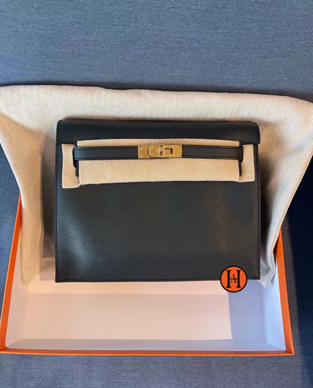 Brand New Hermes Kelly Depeches 25 Pouch vert Rousseau Calfskin