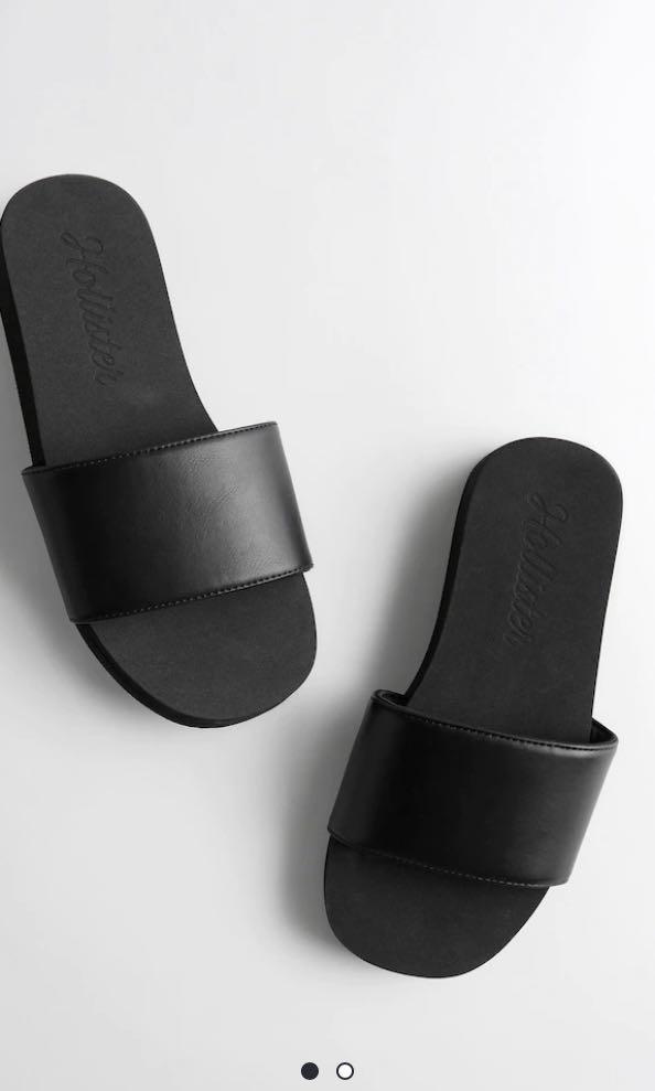 Hollister black deals flip flops