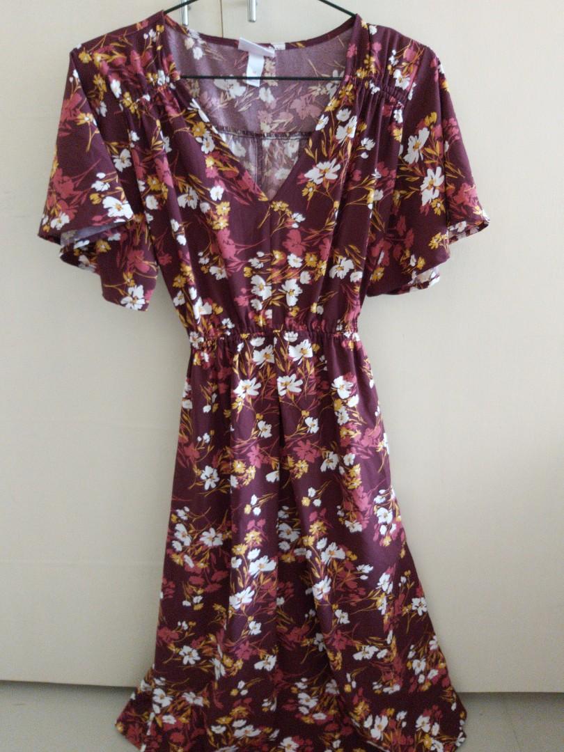 Isabel Maroon Floral Dress (Category: Dresses) located in Iba. Submitted by skygregorio (Listing ID 1171662507, Image 1). Description: M-XL | PM for more Details 💚.