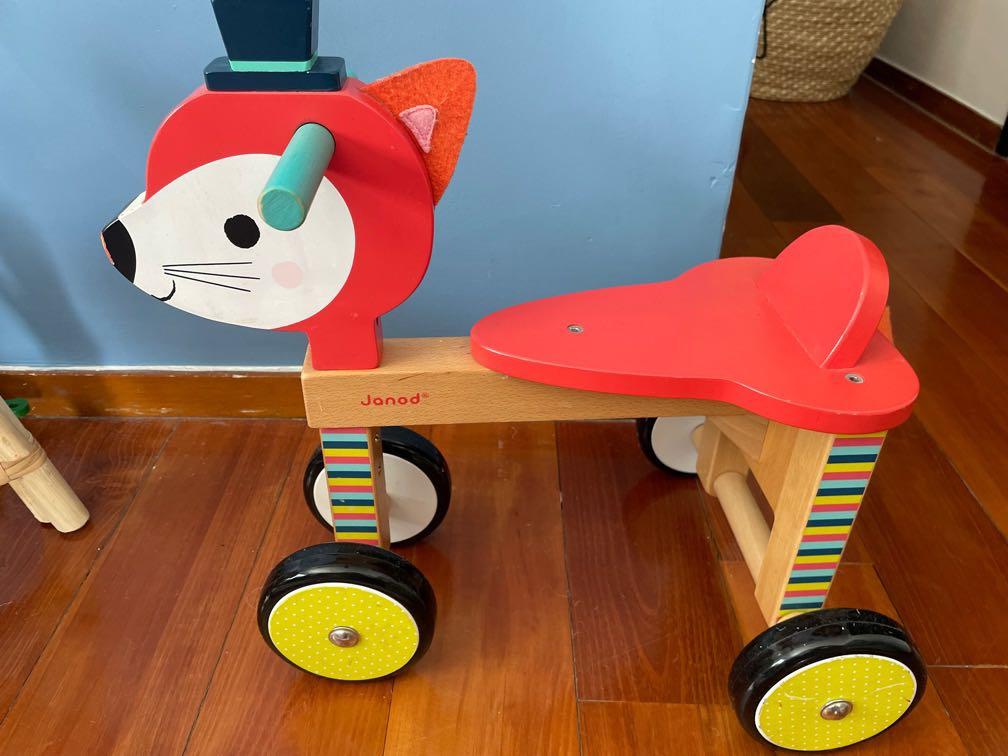 Janod fox shop ride on