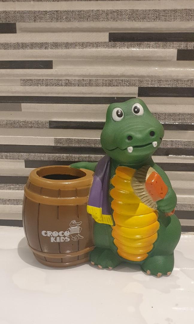 Kids Toothbrush & Accessories Holder (Category: Baby Toiletries & Grooming) located in Manila. Submitted by zandre615 (Listing ID 1171764115, Image 1). Description: Kids toothbrush & accessories holder Made from non toxic rubber Height 5", lenght 5", width 2" Add shipping.