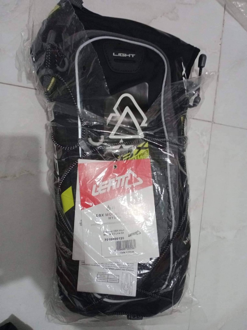 Leatt Hydrobag Hydration Bag 2.0 Litres, Sports Equipment, Bicycles