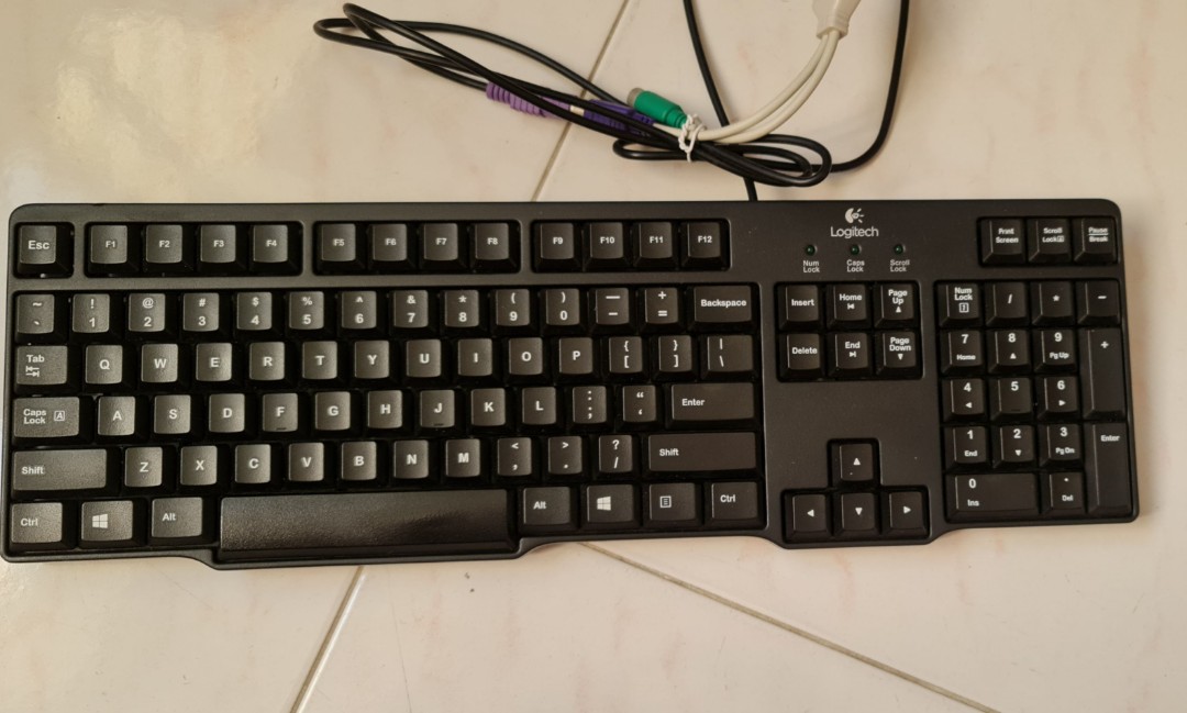Logitech keyboard with USB port, Computers & Tech, Parts & Accessories