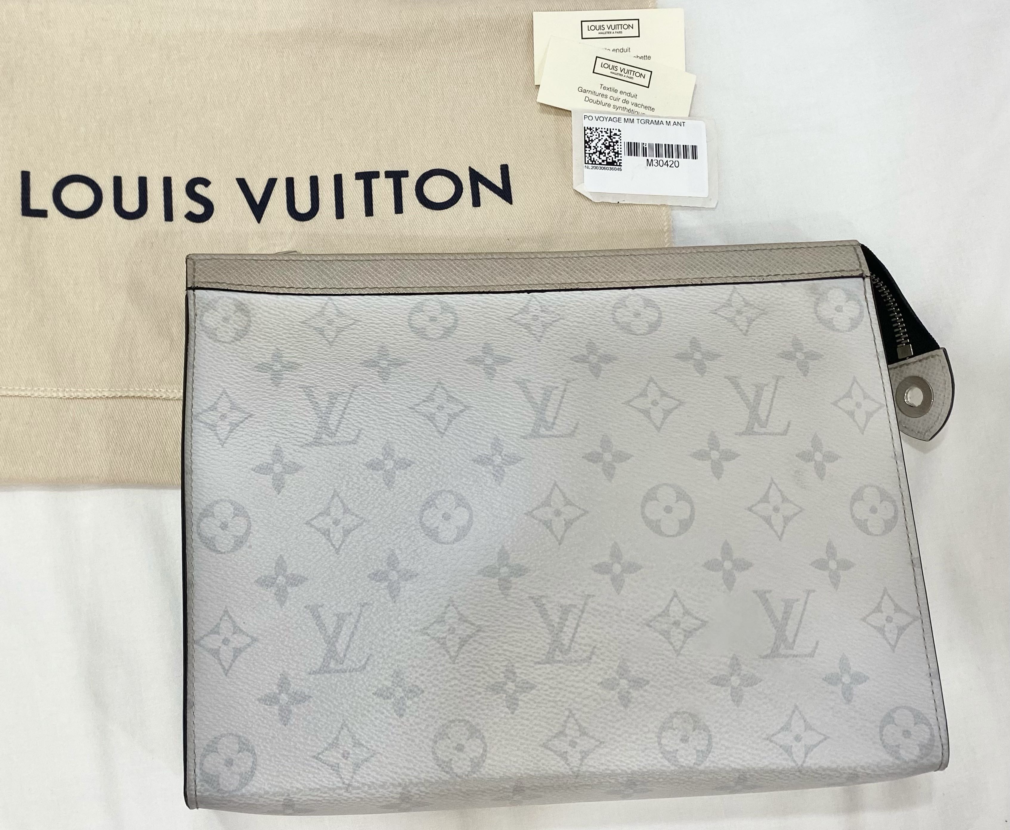 What's In My Bag 2021  Louis Vuitton Pochette Voyage MM