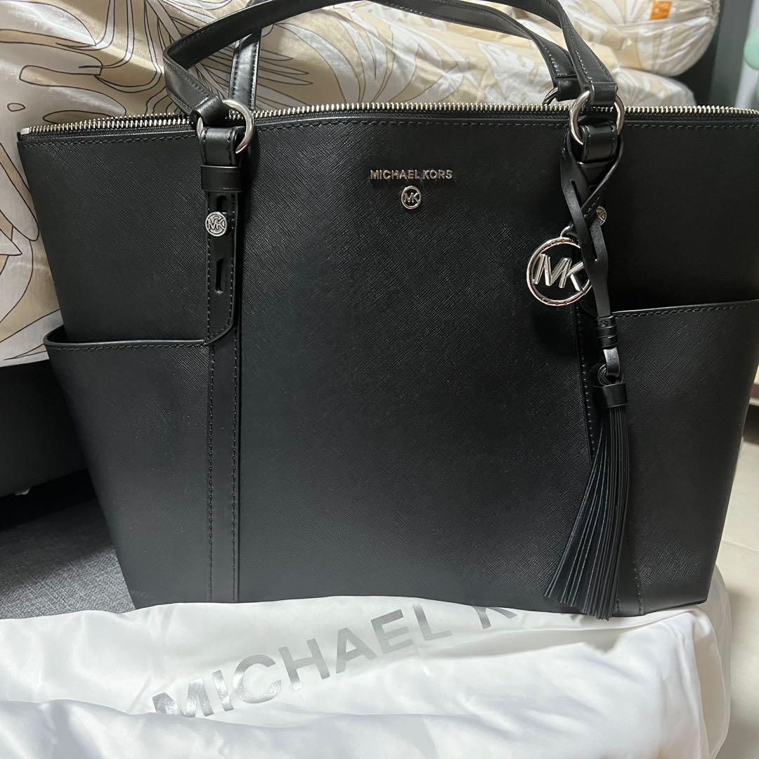 Michael Kors Large Tote Bag (Black), Luxury, Bags & Wallets on Carousell