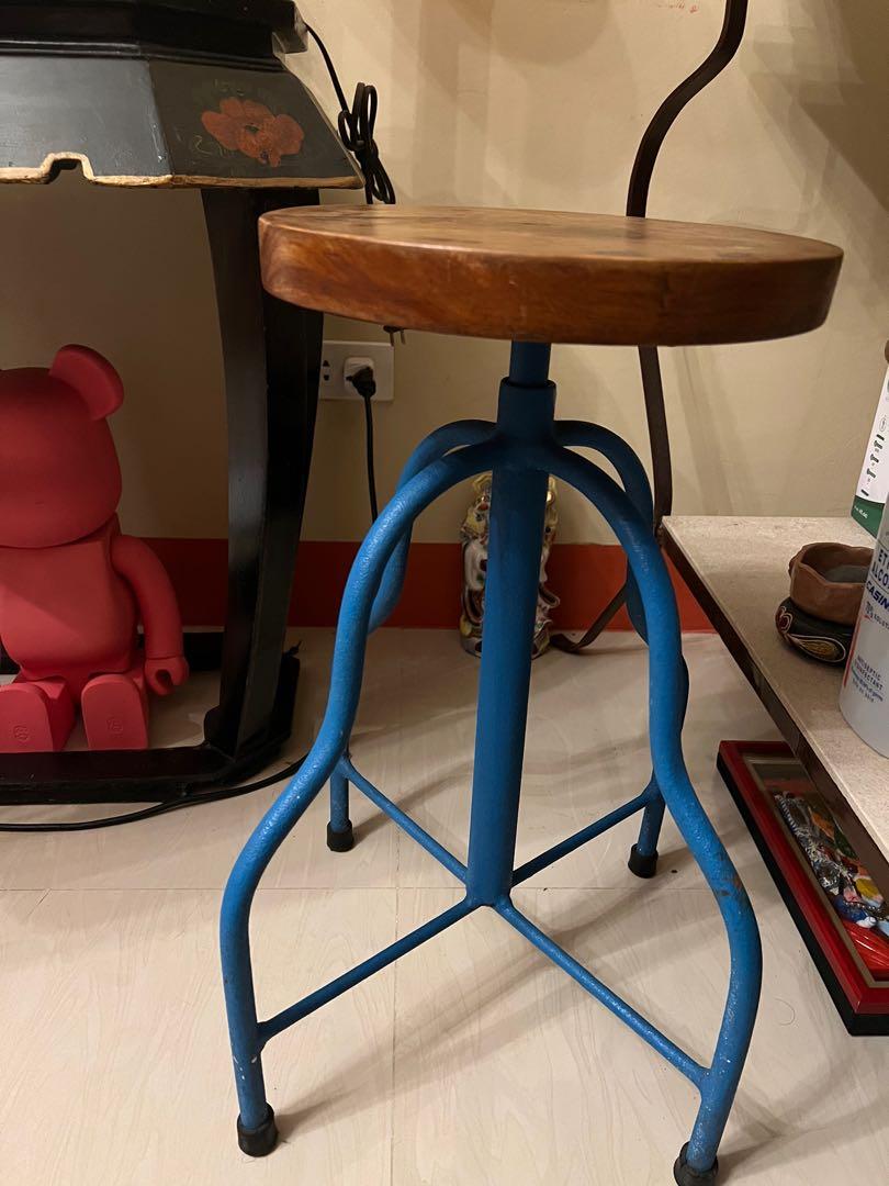 Mid Century Accent Chair (Category: Chairs) located in Taytay. Submitted by mdbare (Listing ID 1171780545, Image 1). Description: Rare Mid century Accent Chair.