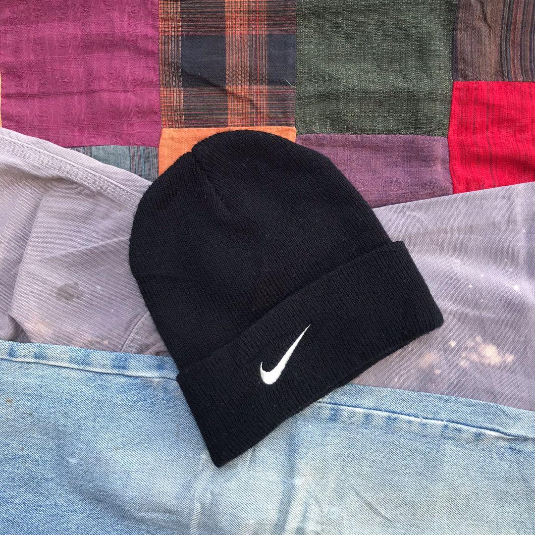 Nike beanie hat, Fesyen Pria, Aksesoris 