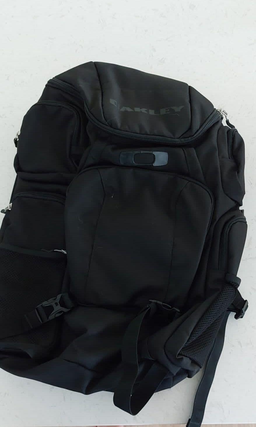 Oakley blade sale 40 backpack