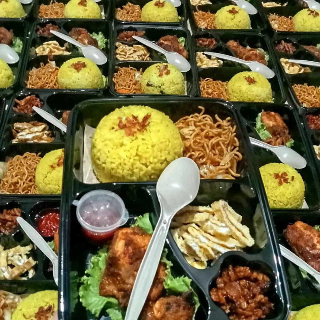 Paket Bento Nasi Kuning Makanan And Minuman Makanan Instan Di Carousell