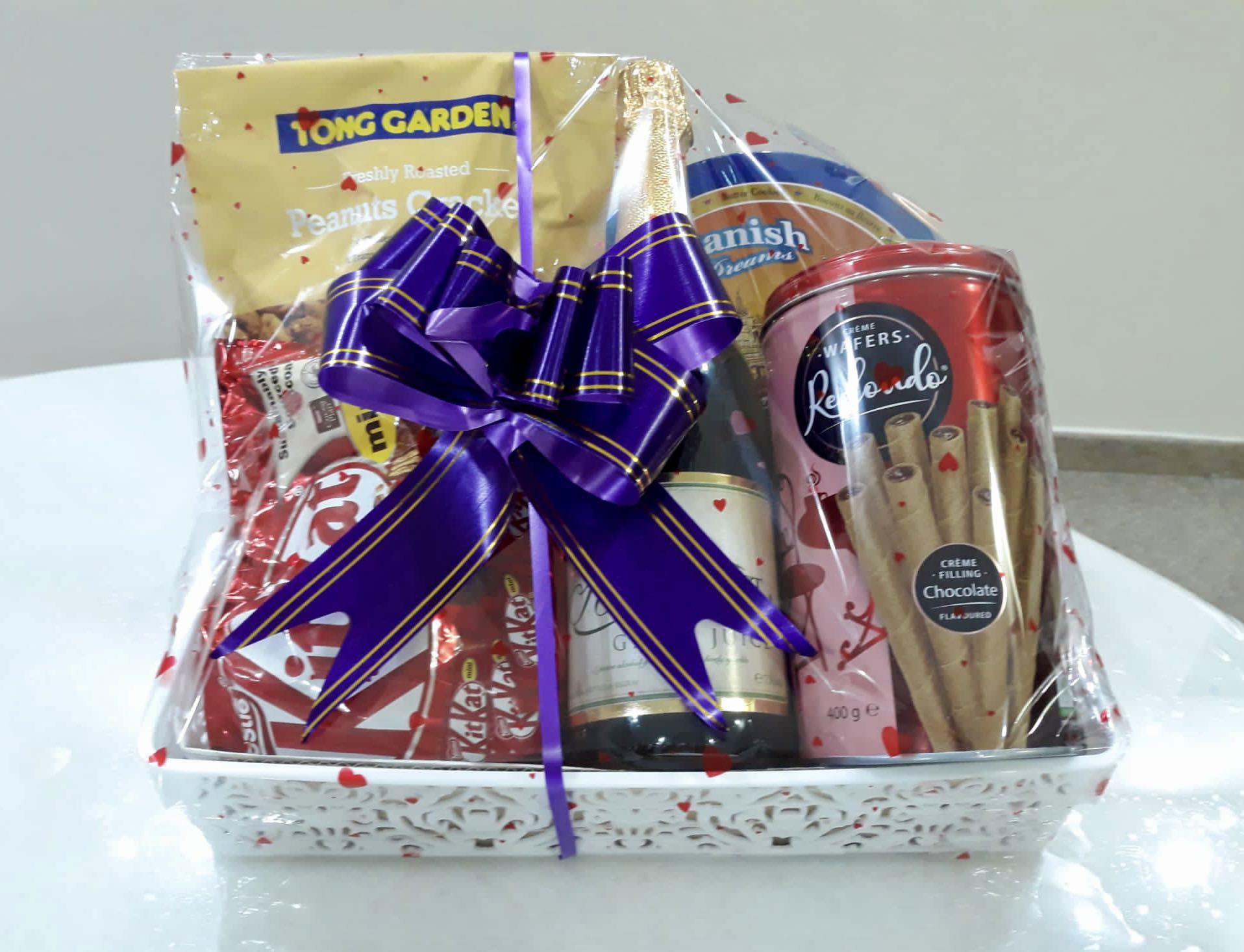 Premium and Simple Gift Hampers suitable for all occasions for birthdays/get well /anniversary
