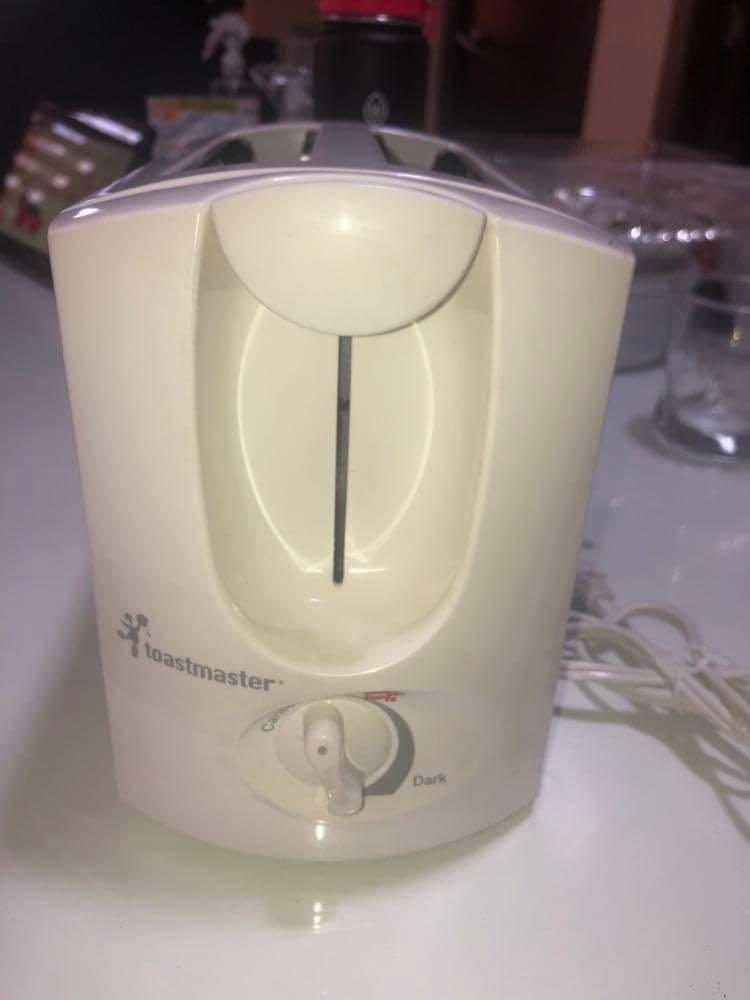 Toastmaster - Bread Toaster (Category: Ovens & Toasters) located in Quezon City. Submitted by __decluttering (Listing ID 1171661388, Image 1). Description: From USA. .