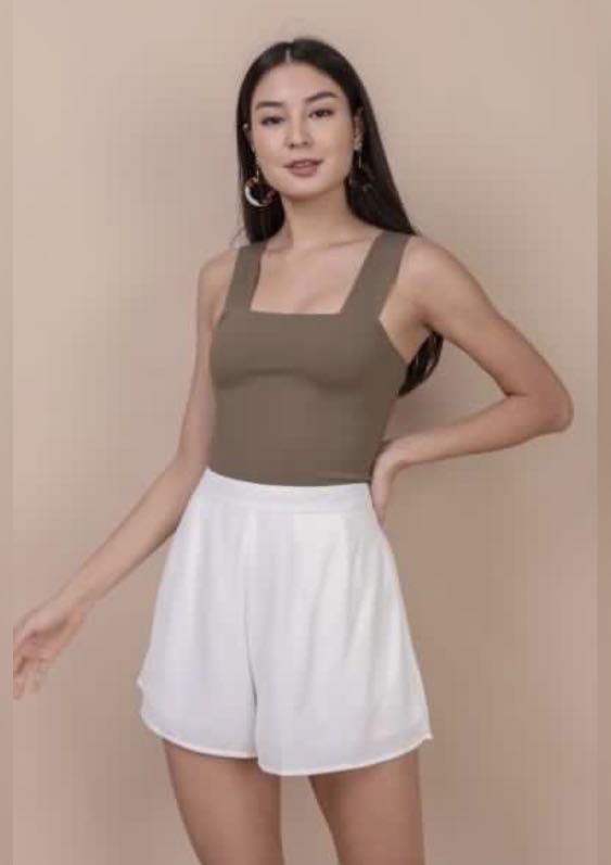 Luna Basic Top (Category: Sleeveless) located in Singapore. Submitted by littlemisssunshine. (Listing ID 1171646591, Image 1). Description: Washed but unworn Item is in excellent condition Refer to last page for measurements Available in Cedar and White No trades .