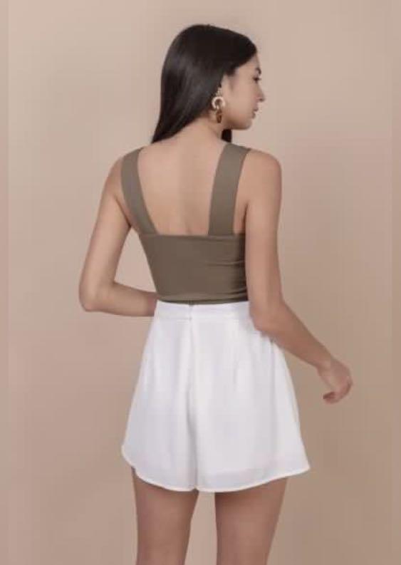 Luna Basic Top (Category: Sleeveless) located in Singapore. Submitted by littlemisssunshine. (Listing ID 1171646591, Image 3). Description: Washed but unworn Item is in excellent condition Refer to last page for measurements Available in Cedar and White No trades .