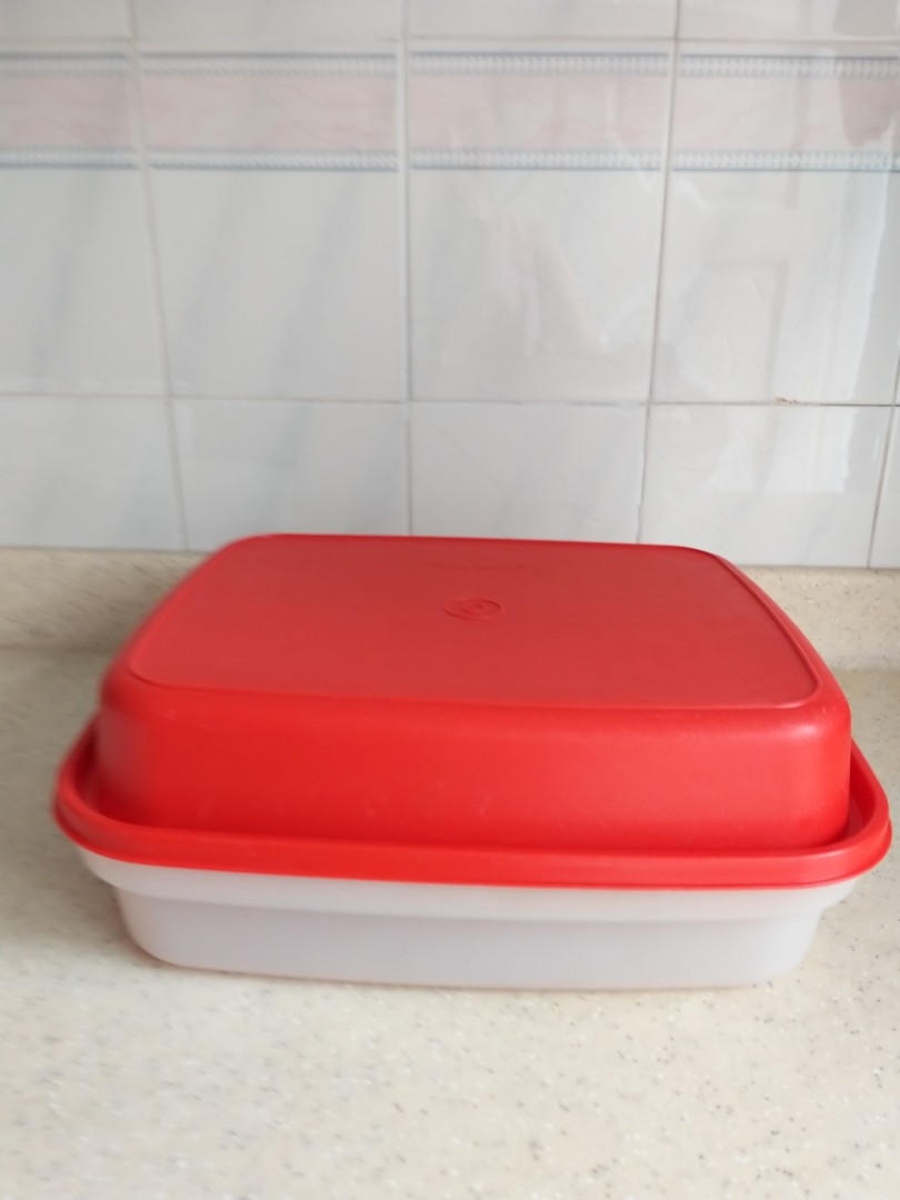 Tupperware serving tray/container, Furniture & Home Living, Kitchenware