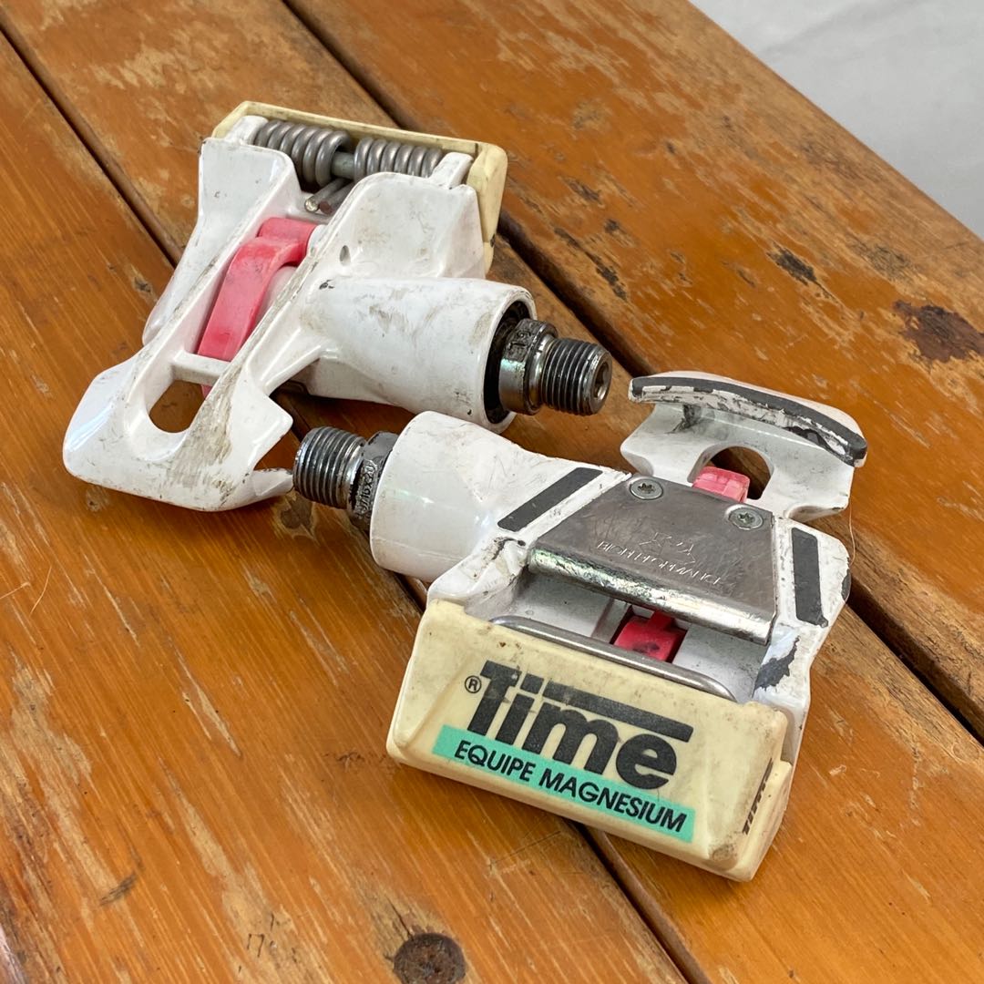 Time clearance equipe cleats