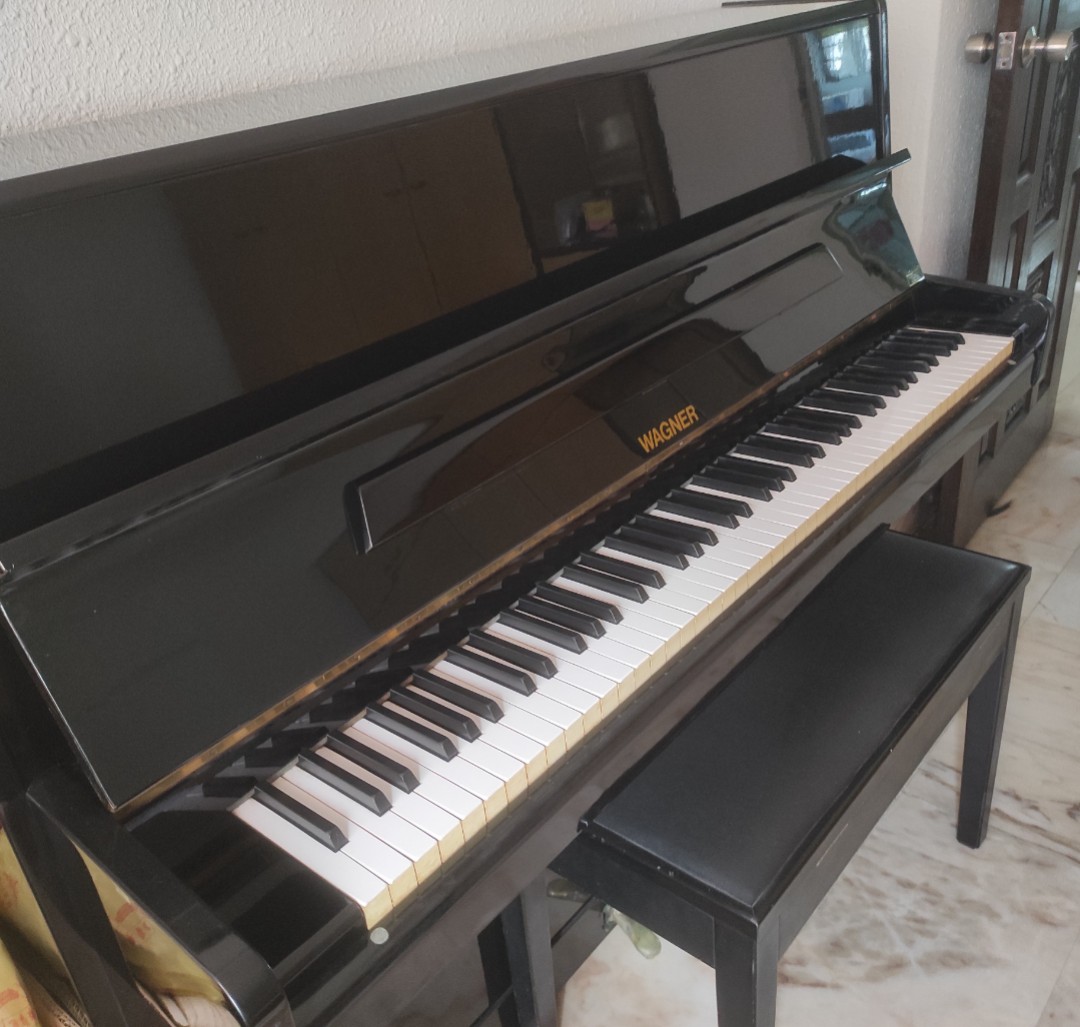 Wagner outlet upright piano