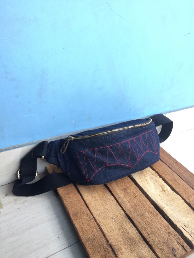 Waist bag Levis Original, Fesyen Pria 
