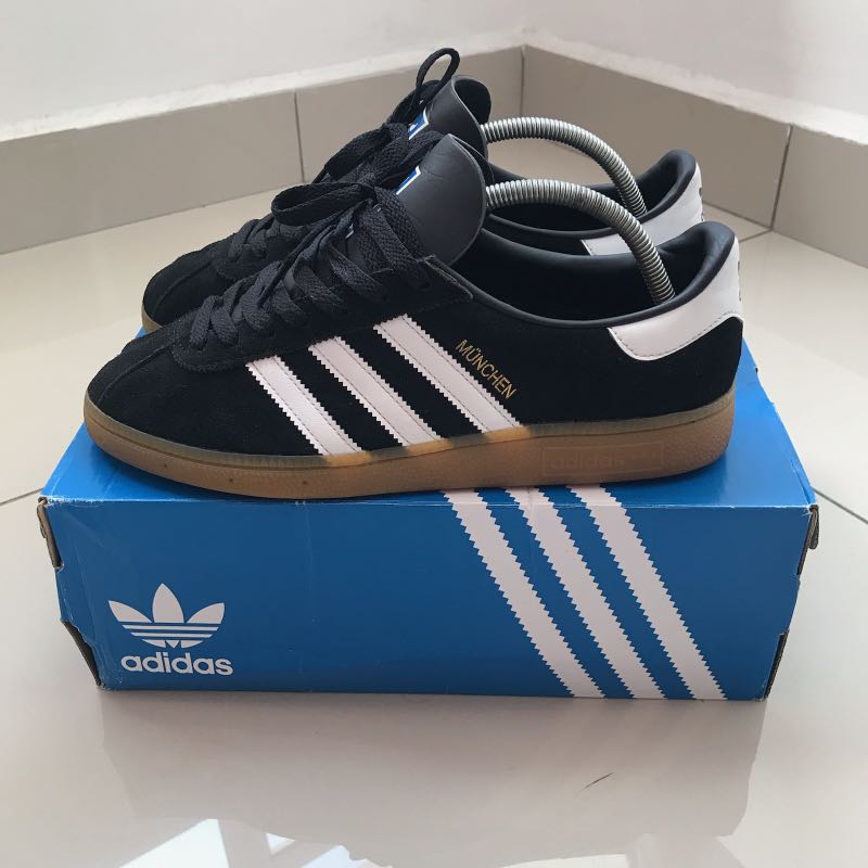 Black adidas munchen store