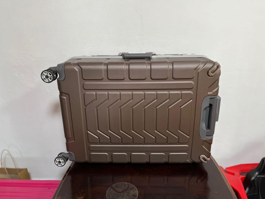 Arnold palmer 28 inch luggage discount