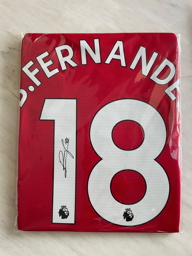 Bruno Fernandes Manchester United Autographed 2021-22 Home Jersey