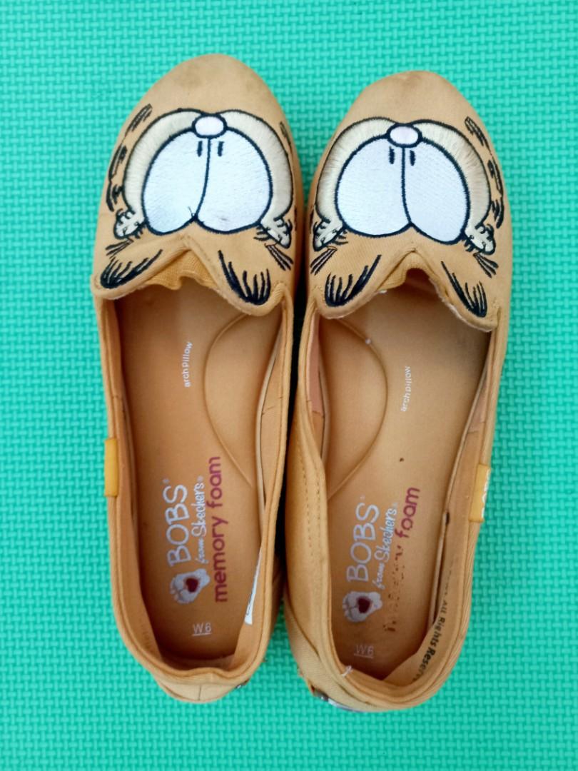 Garfield skechers top