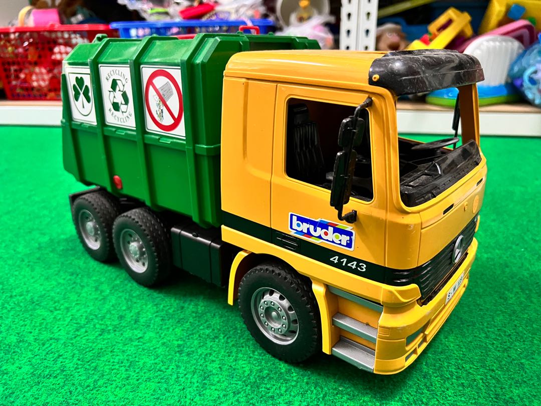 Bruder 4143 shop recycling truck