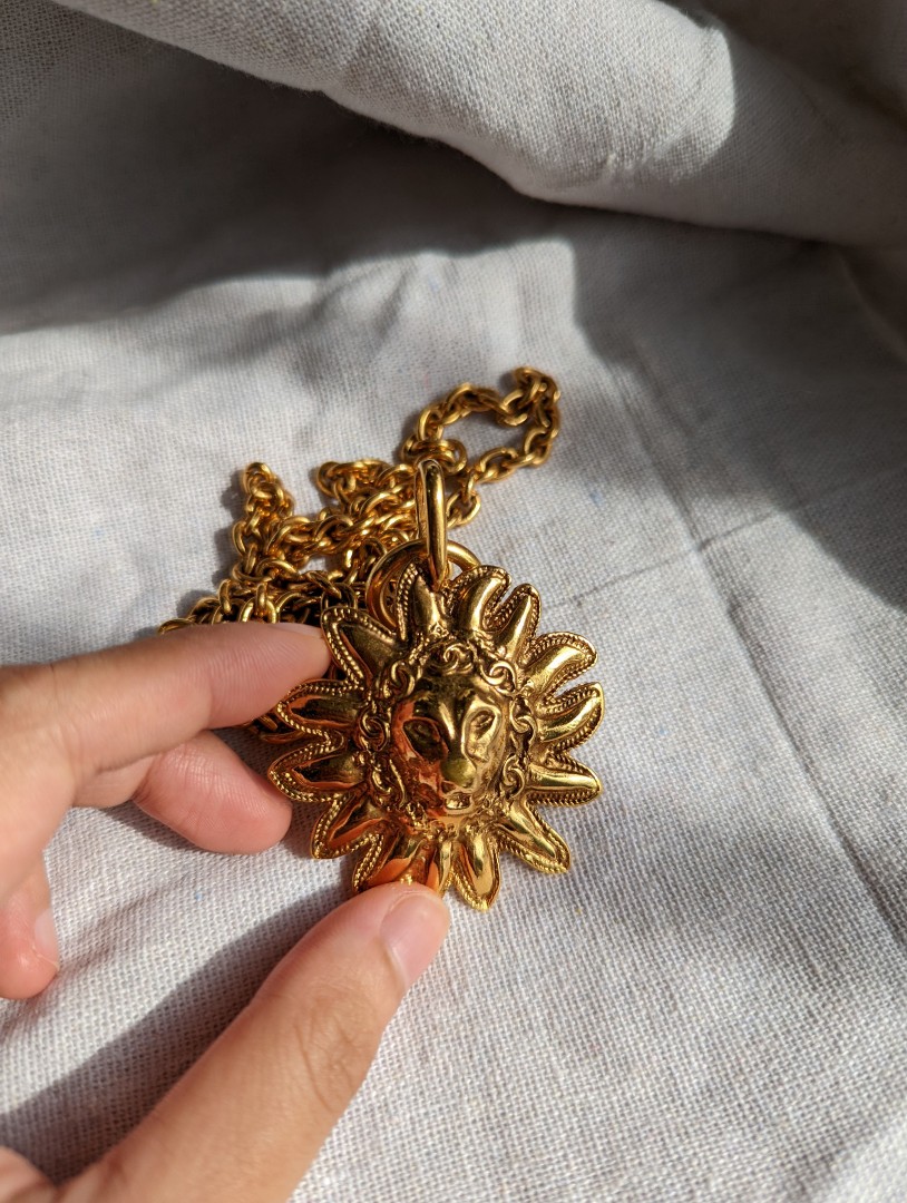 CHANEL VINTAGE 1990s CC 24k GOLD LION NECKLACE BELT