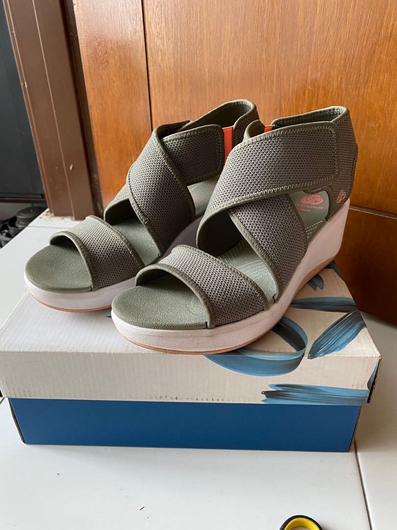 Clarks Cloudsteppers Cali Palm Olive Women s Fashion Footwear Wedges on Carousell