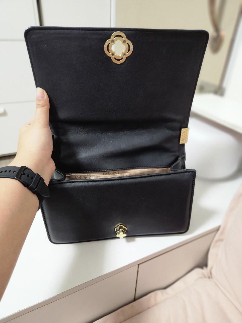 Classy and timeless. ✨ A must-have for every lady. Shop the Brainy Sling Bag  here: cln.com.ph/products/brainy