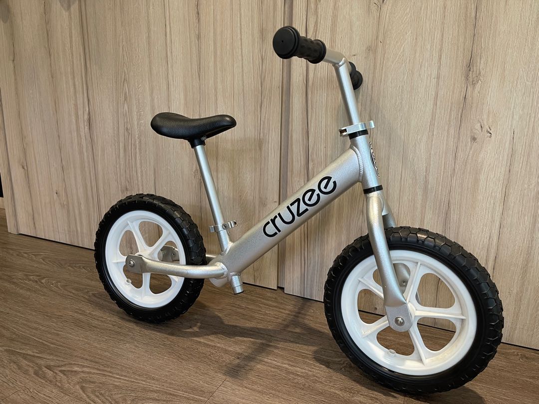 Cruzee Balance Bike, Sports Equipment, Bicycles & Parts, Bicycles on