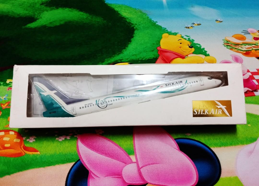 DIECAST SINGAPORE SILKAIR 1100 25th ANNIVERSARY B737800NG, Hobbies