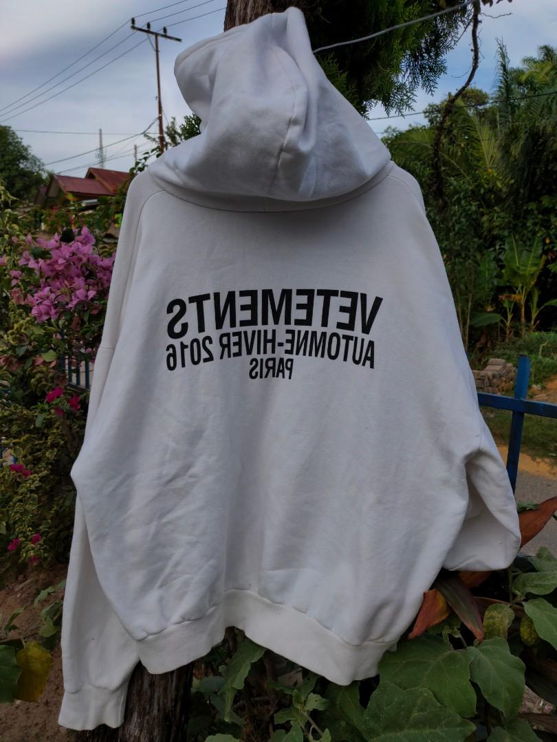 Hoodie Vetements second Fesyen Pria Pakaian Baju Luaran di Carousell