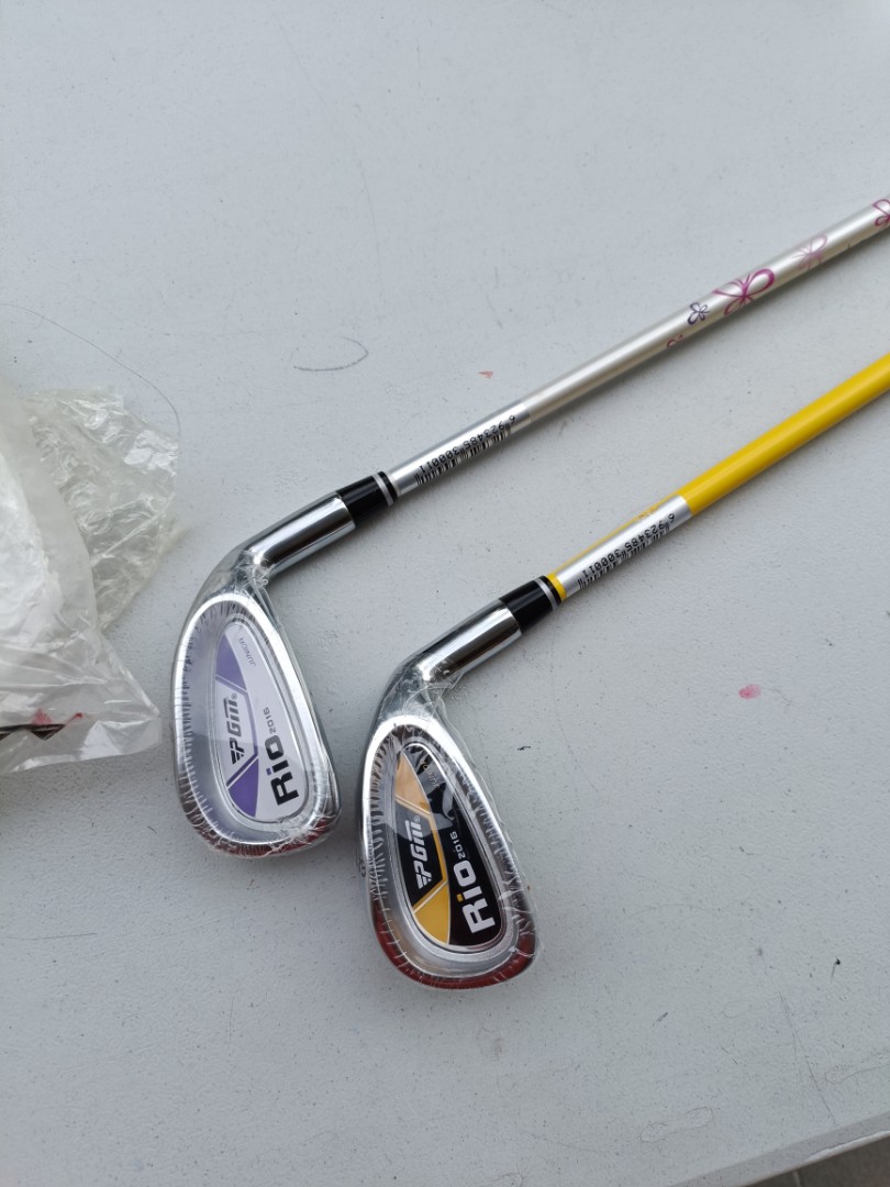 Junior golf iron, Sports Equipment, Sports & Games, Golf on Carousell