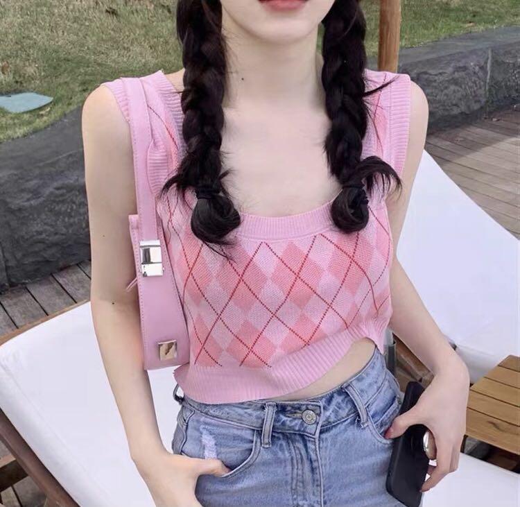 knitted sleeveless plaid vest (Category: Sleeveless) located in Calapan. Submitted by daniswizzls (Listing ID 1171927863, Image 3). Description: * just got it this week * it was too big for me since it was one-sized * fits small-medium * preferably for ladies na may bigger chests * if for petite ladies, it’s kinda loose * not my style since i wanted it to be fitted.