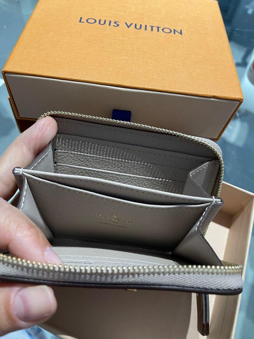 Shop Louis Vuitton LOCKME Lockme zippy wallet (M62622) by Pureet