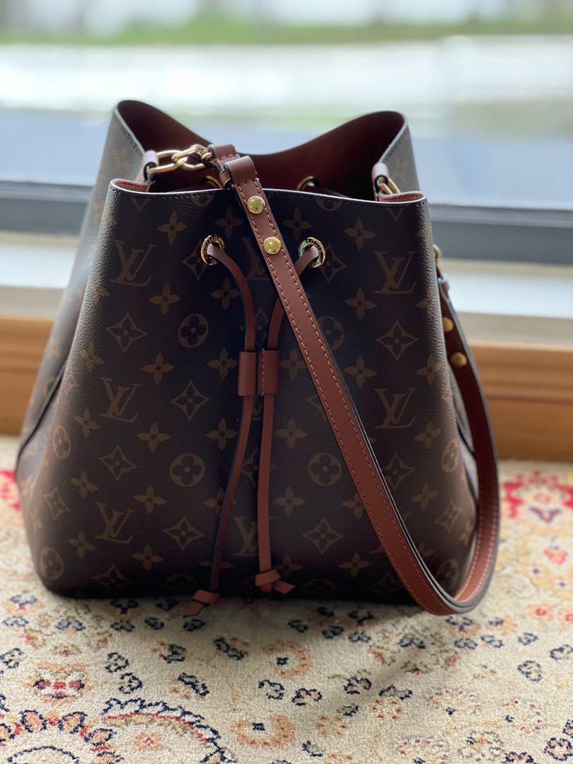 Louis Vuitton NeoNoe  Bag Review/What's In My Bag/What Fits
