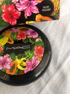 MAC pearl matte face powder