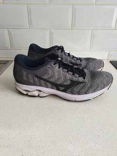 Mizuno Wave Runner Grey