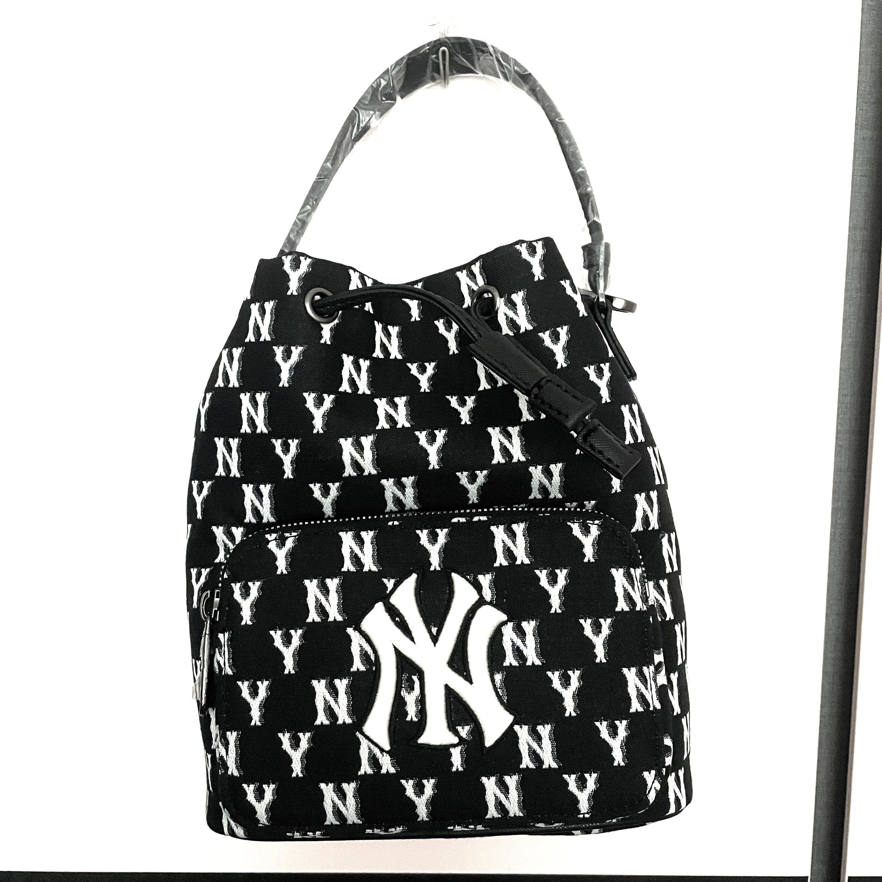 MLB KOREA Basic Small Logo Fleece Bucket Bag New York Yankees