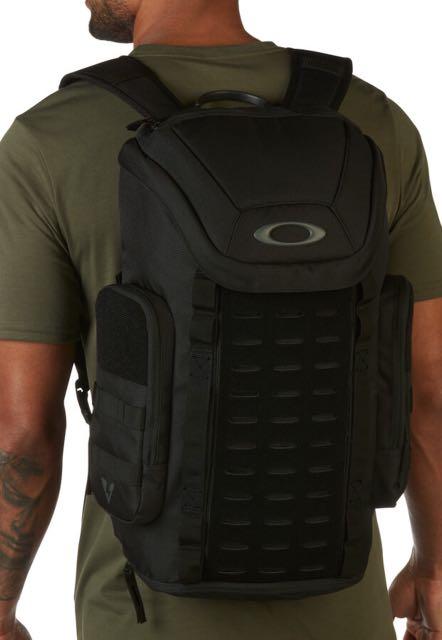 Oakley Link Miltac Bagpack includes Water Bladder, Men's Fashion, Bags,  Backpacks on Carousell