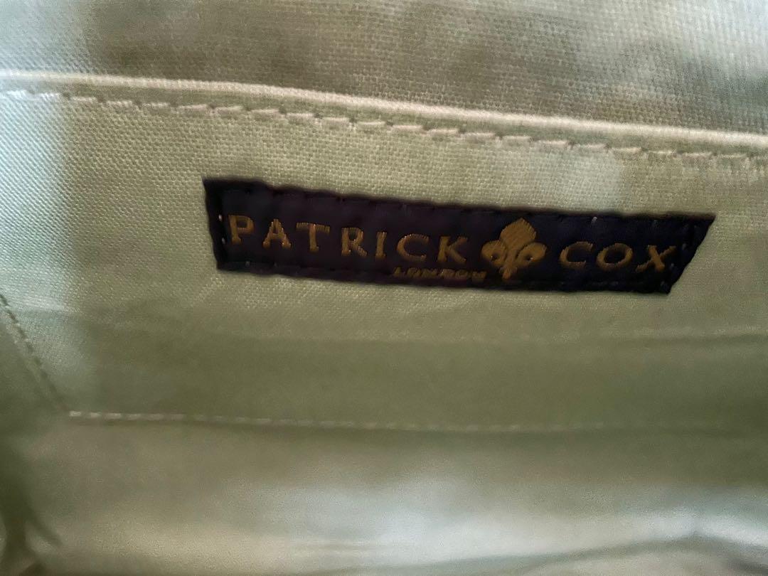 Patrick Cox （分類：手拿包）位於 Hong Kong。 由 kcc88 提交（商品編號 1171992439，圖片 2）。簡介： Patrick Cox 手捥袋， 少用， 幾乎全新。
