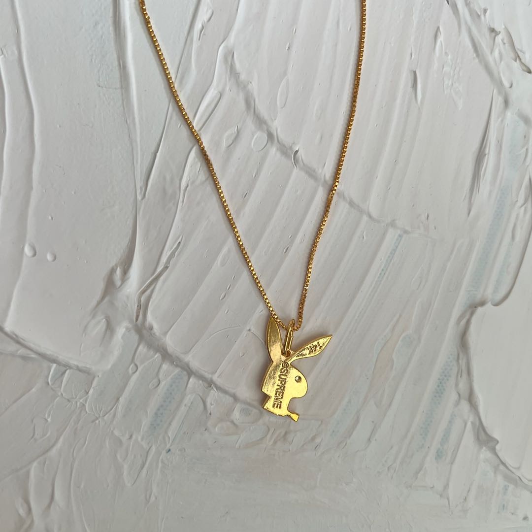 Supreme playboy shop bunny necklace