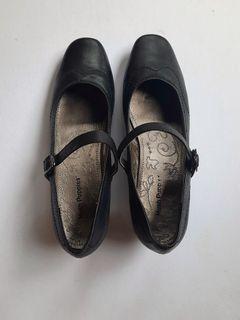 Preloved Hush Puppies Black Leather Heels for School/Work - Amber