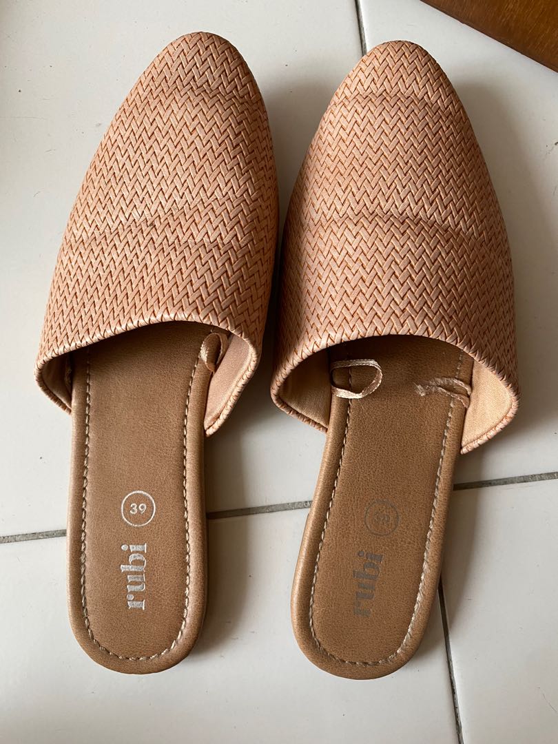 rubi slip on