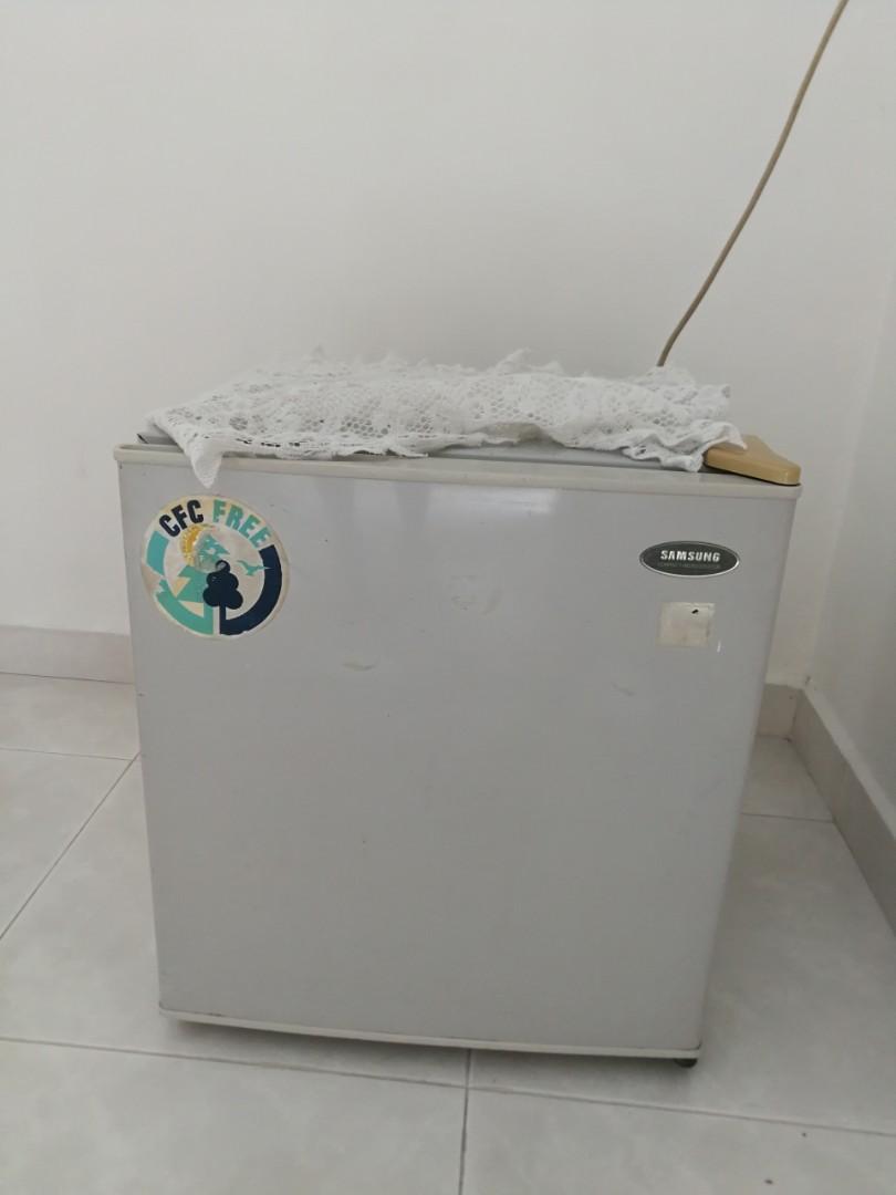 Samsung compact refrigerator, TV & Home Appliances, Kitchen Appliances, Refrigerators & Freezers