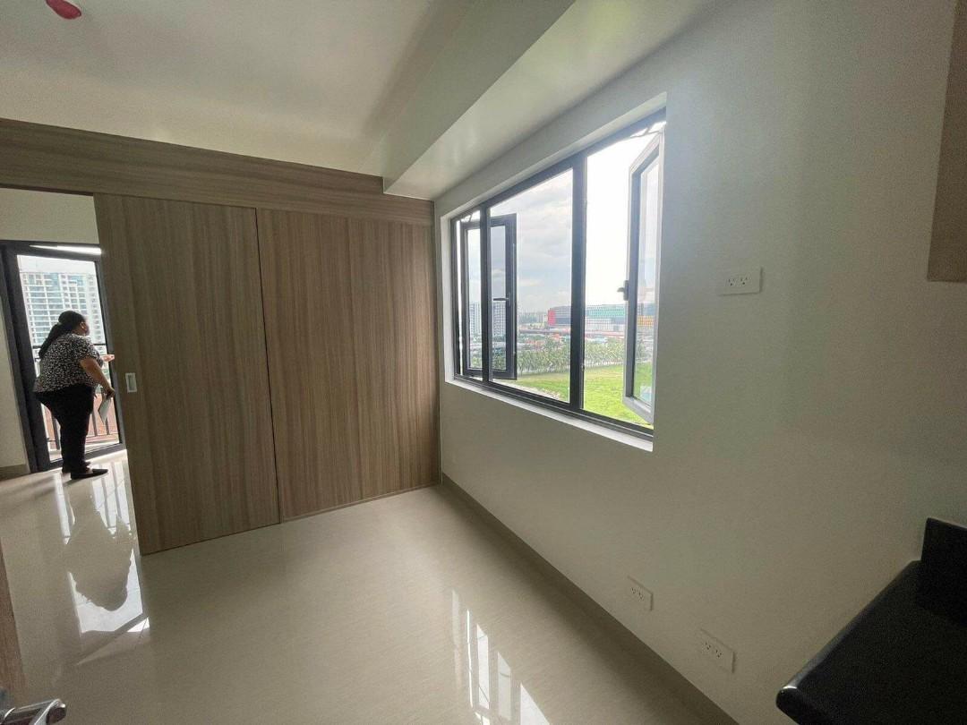 Shore 2 Residences (Category: Apartments & Condos) located in Quezon City. Submitted by mmariel_09274239298 (Listing ID 1171870091, Image 3). Description: clean title open for an offer corner unit- 2 views.