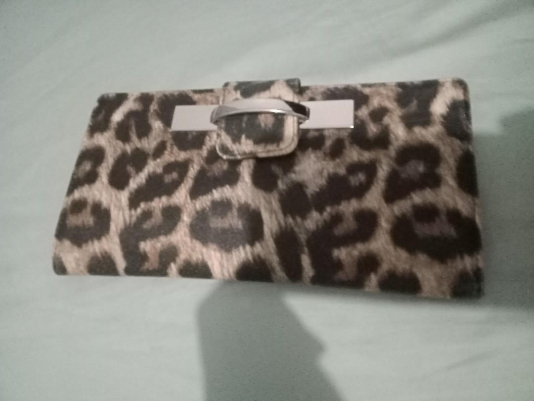 Sportsgirl wallet top