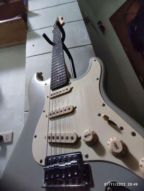 SQOE Cranberries Stratocaster with 10W Amp (Category: Musical Instruments) located in Imus. Submitted by danicadca (Listing ID 1171965257, Image 3). Description: SQOE Cranberries Stratocaster •Orig price Php 5799 • SELLING PRICE TERMS & CONDITION: - self pick up 3k - meet up: 3.5k •Inclusions: with 10W Amp, and guitar bag • Good for beginners with minimal budget • Issues: maalikabok kasi natambak na & nagf-fade na yung silver color • Can Send vid
