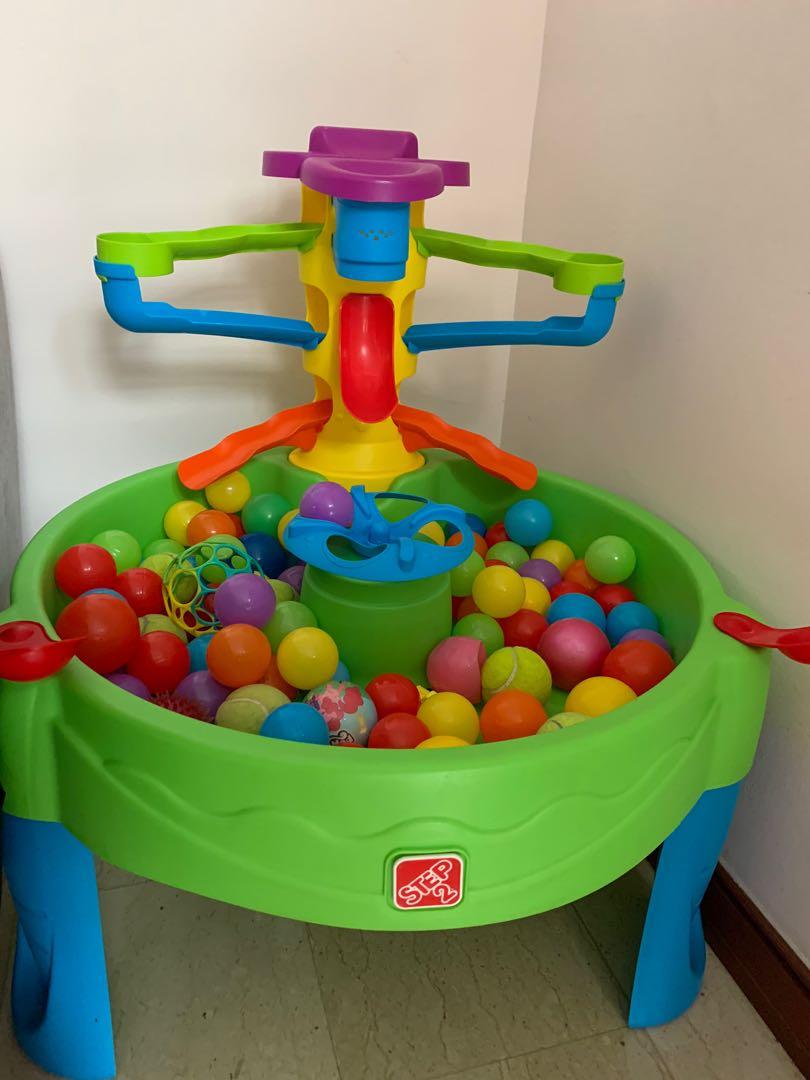 step2 busy ball play table