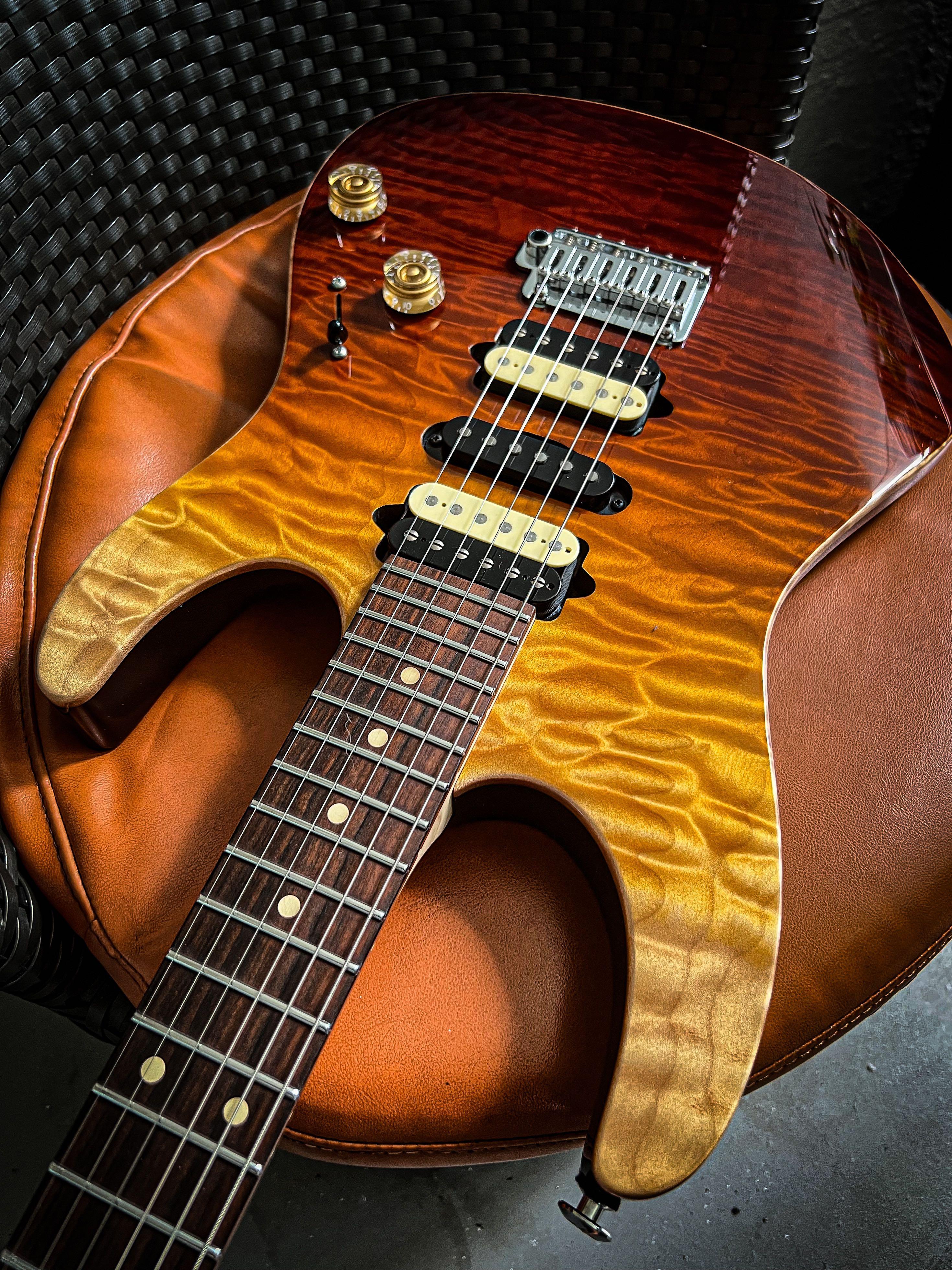 希少！】Suhr Eclipse/ゴールド(Limited Edition) （Suhr Amps